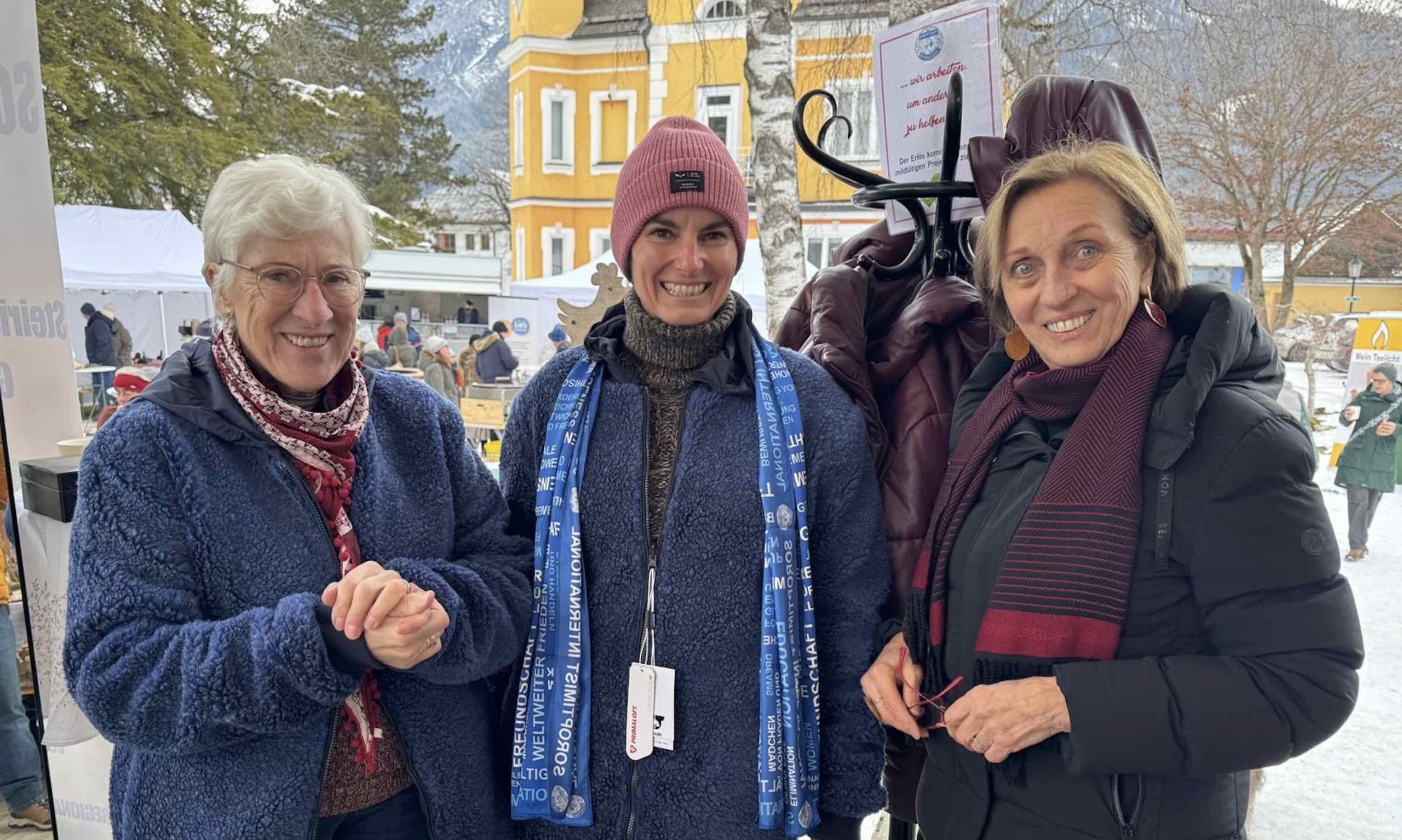 Verkauf von Jacken und Schmuck für den guten Zweck